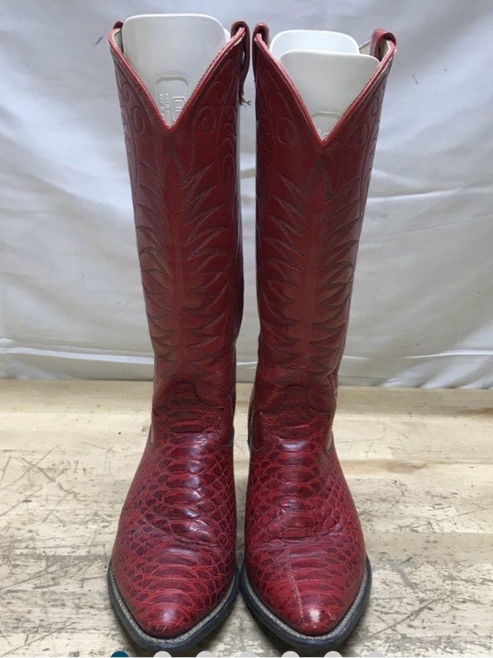 Vtg Distressed Sheplers Red Embossed SnakeskinPrint Western Boots USA Size 8